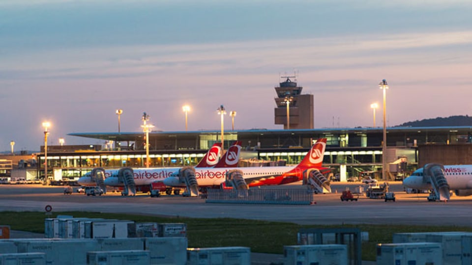 Am grössten Flughafen der Schweiz, in Zürich Kloten, gibt es zur Zeit keinen Grund, besondere Massnahmen zum Schutz vor Ebola einzuführen.