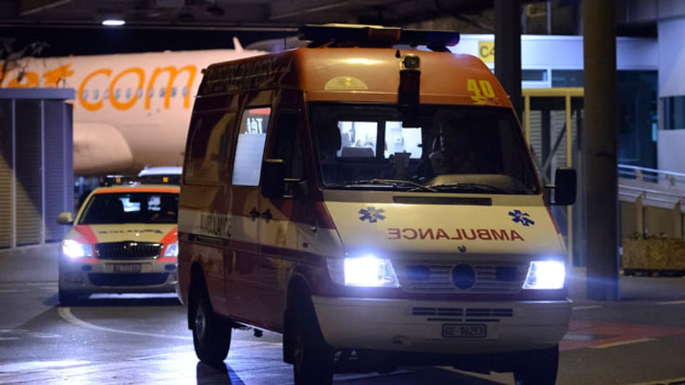 Eine Ambulanz mit Polizei-Eskorte brachte den 43-Jährigen Kubaner ins Universitätsspital in Genf.