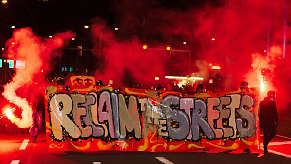 Demonstranten der «Reclaim the Streets»-Bewegung am vergangenen Freitag Abend in der Zürcher Innenstadt.