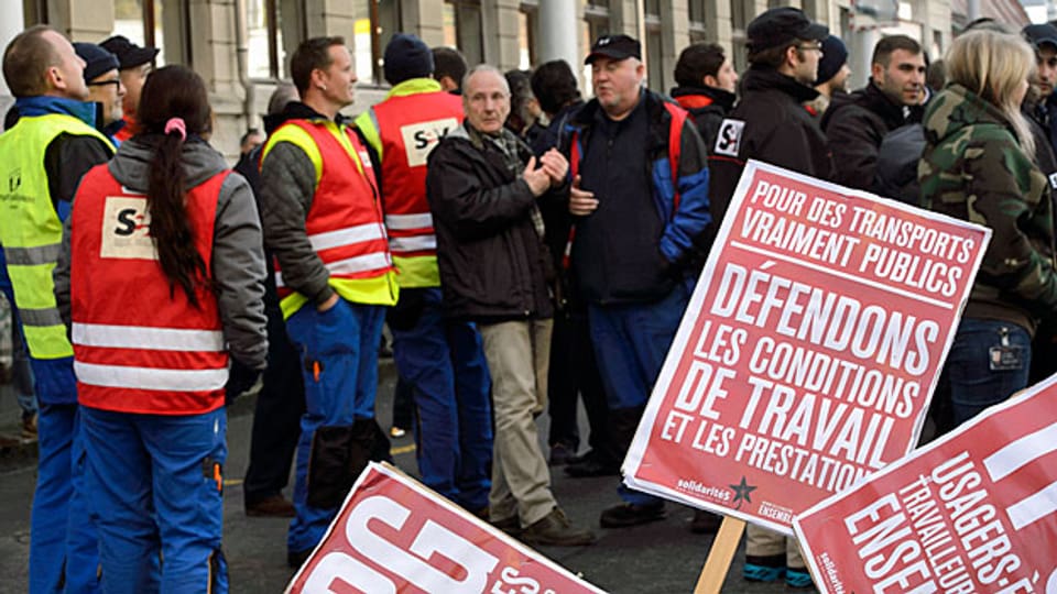 Bereits im November wurde in Genf gestreikt: Die Angestellten von TPG, Transports Publics Genevois, im Depot de la Jonction.