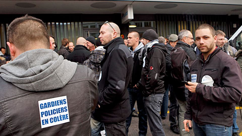 Polizisten und Gefängniswärter demonstrieren in Genf.