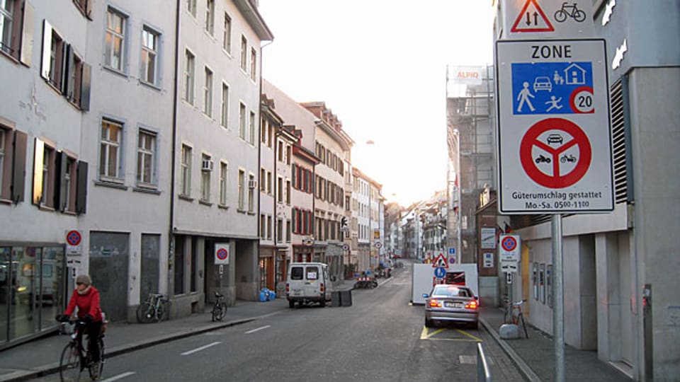 Seit Montag gehört die Basler Innenstadt den FussgängerInnen - eigentlich.