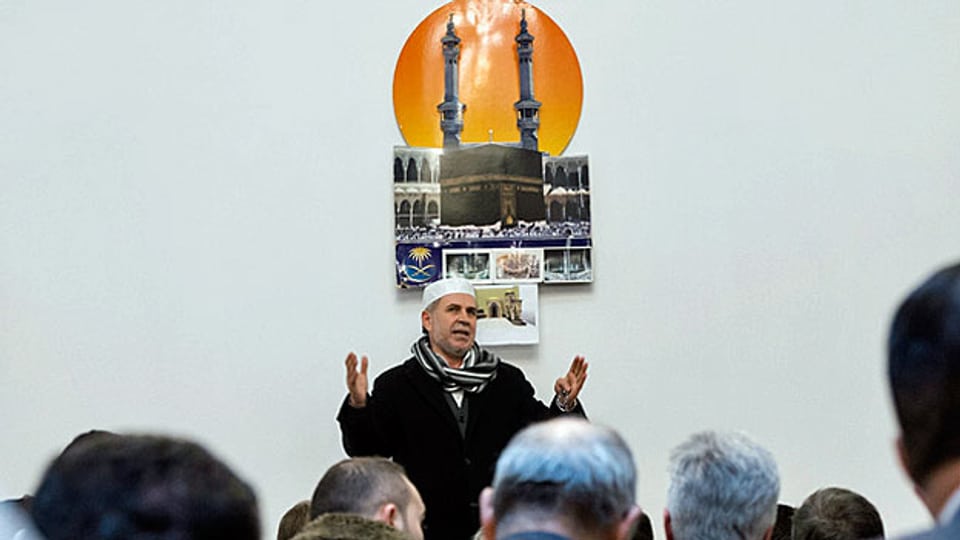 Der Imam von Bern, Mustafa Memeti. Er sagt, die Meinungsfreiheit dürfe man auch dann nicht in Frage stellen, wenn eine Zeitung islamkritische Texte veröffentliche.