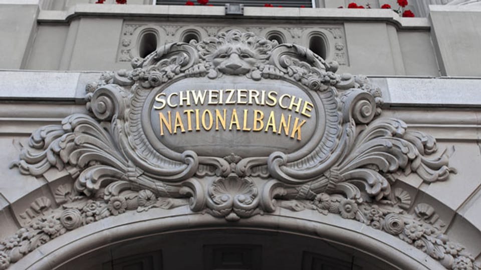 Das Risiko hat zugenommen, denn gegenwärtig muss die Nationalbank wieder aktiv den Mindestkurs von 1 Franken 20 pro Euro verteidigen.