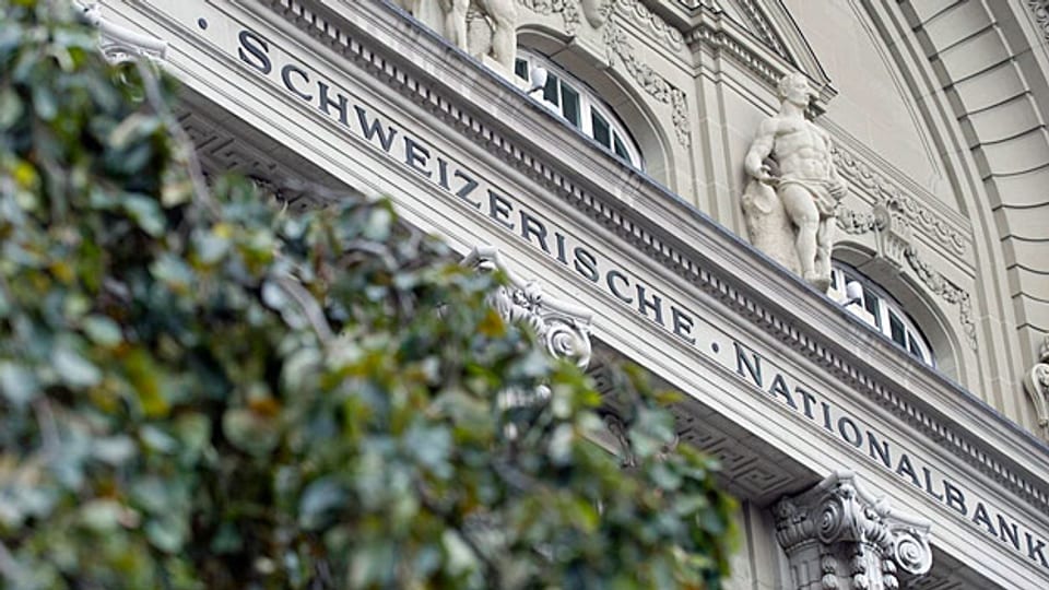 Die SNB kippt den Mindestkurs, der Euro stürzt ab, die Börse taumelt.