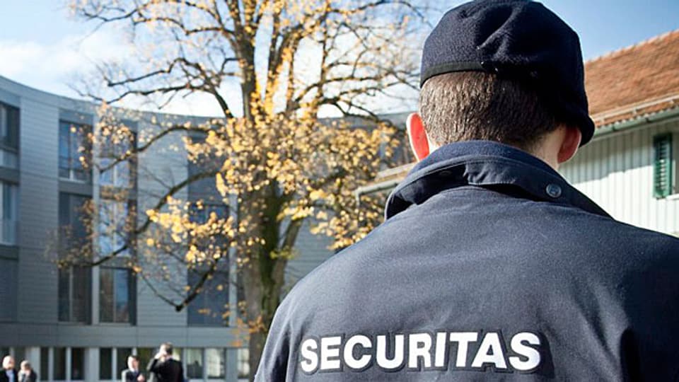 Eine Versicherung hat die Sicherheitsfirma Securitas damit beauftragt, für sie auf Patrouille zu gehen. Die Versicherung hofft,, dass die Patrouillen Einbrecher abschrecken.