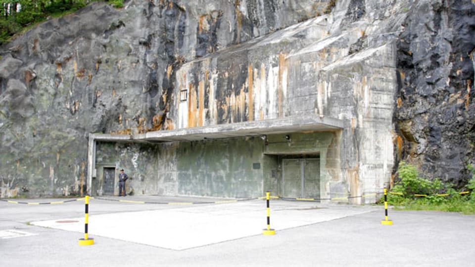 Das SWISS FORT KNOX ist ein unterirdisches Datacenter-Konzept mit mehreren Standorten in den Schweizer Alpen. 3500 Unternehmen sichern ihre Daten im Berg.