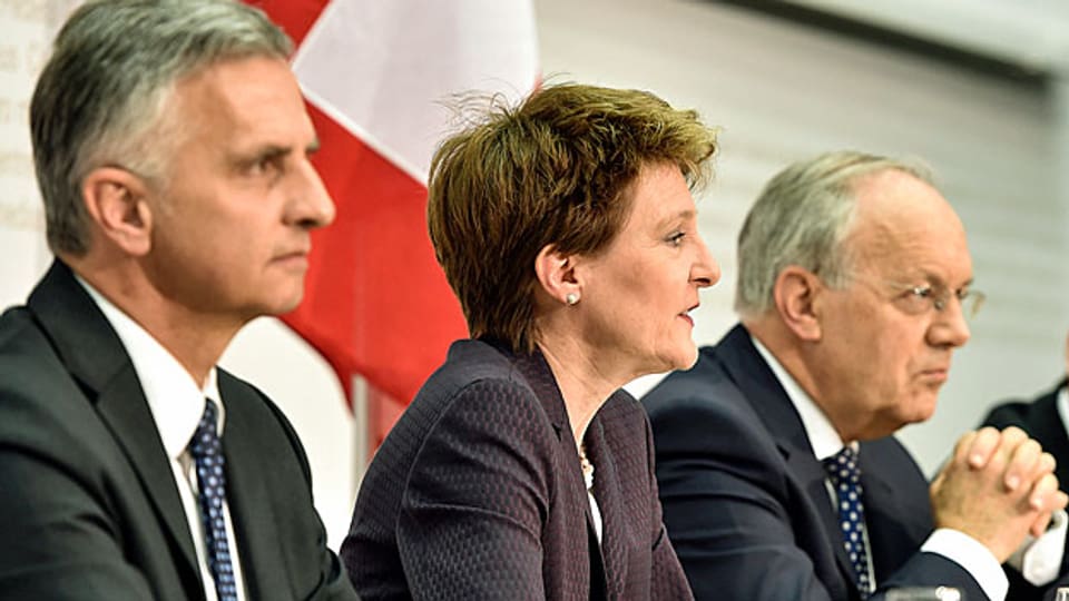 Bundesrat Didier Burkhalter, Bundesrätin Simonetta Sommaruga und Bundesrat Johann Schneider-Ammann informieren gemeinsam über ihre Pläne zur Umsetzung der Zuwanderungsbegrenzung.