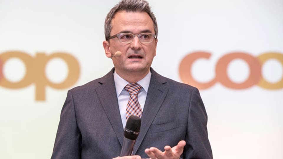 Joos Sutter, CEO der Coop Gruppe, erläutert die Geschäftszahlen für das Jahr 2014 an der Bilanzmedienkonferenz vom 17.2.2015.