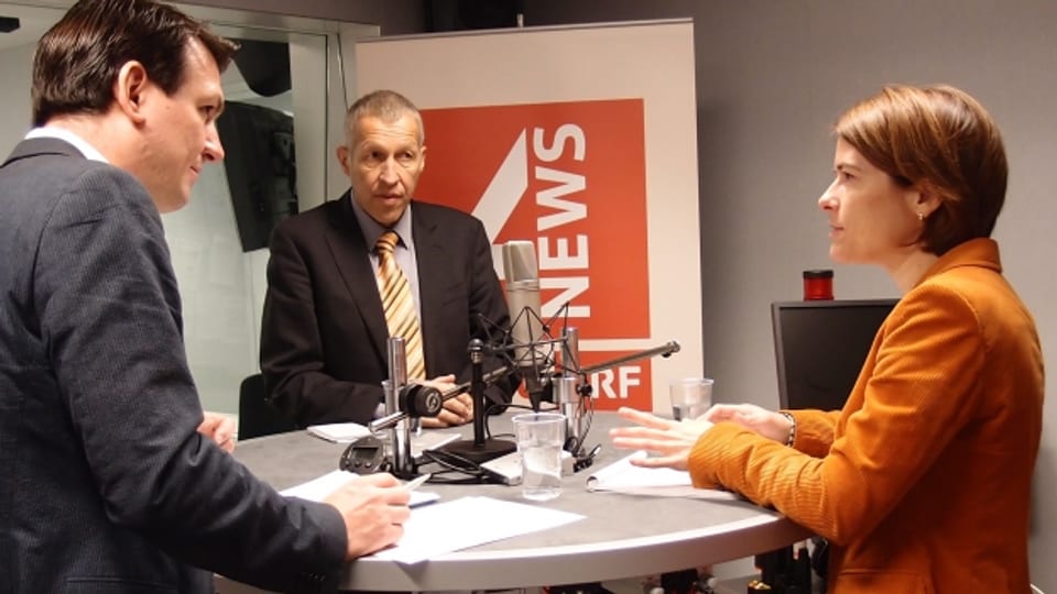 FDP-Nationalrätin Petra Gössi und CVP-Ständerat Konrad Graber (Mitte) diskutieren im Studio über die Verkehrsfinanzierung.