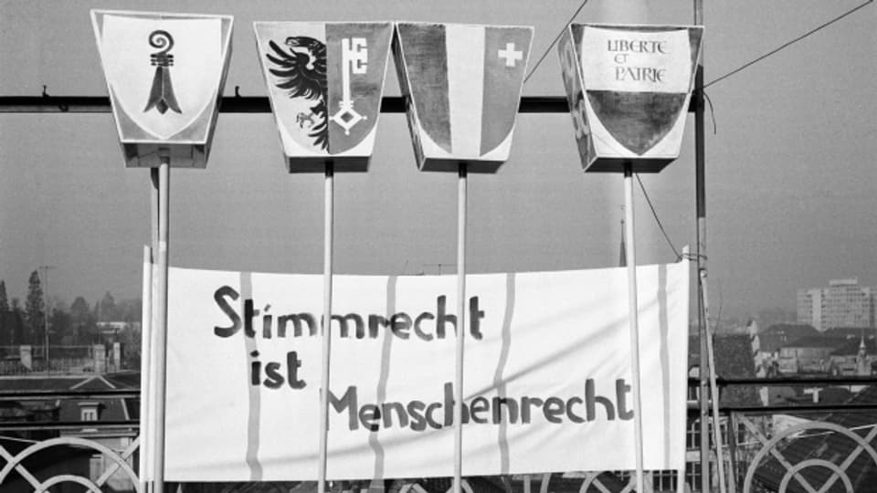 Transparent fürs Frauenstimmrecht in der Schweiz von 1966.