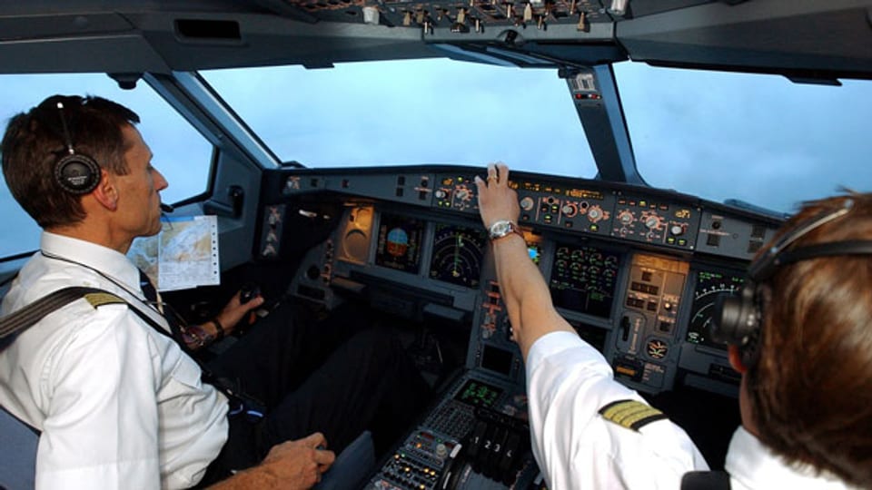 Ab sofort gilt auch bei der Swiss die Zwei-Personen-Regel im Cockpit.