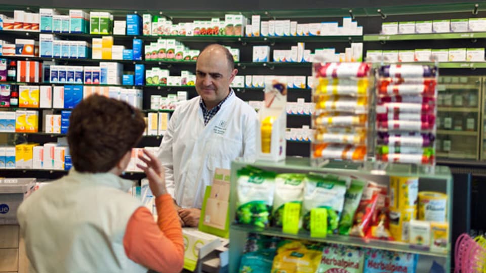 Das neue Heilmittelgesetz will die Trennlinie zwischen Apotheker und Arzt aufweichen.