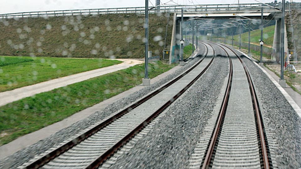 Zwei bis drei Stunden ist eine Bahnstrecke nach einem Suizid unterbrochen, mit grossen Auswirkungen auf den ganzen Bahnverkehr. Weil sich die Zahl der Schienen-Suizide in den letzten zehn Jahren fast verdoppelt hat, will die SBB ihr Vorgehen nun ändern.