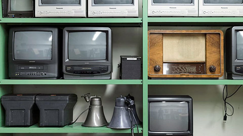 Die alten, analogen Fernseh- und Radiogeräte haben  ausgedient.