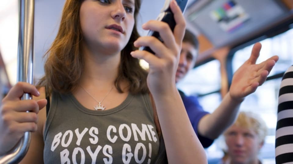 Überwachen, mobben - das Handy ist zunehmend zentral bei Gewalttaten von Jugendlichen