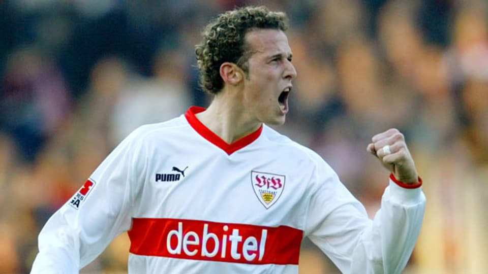 Ausgespielt: Fast 500 Profi-Spiele und 195 Tore sind genug. Marco Streller in Aktion beim deutschen Erstliga-Fussballspiel zwischen VfB Stuttgart und Werder Bremen in Stuttgart am 28. März 2004.