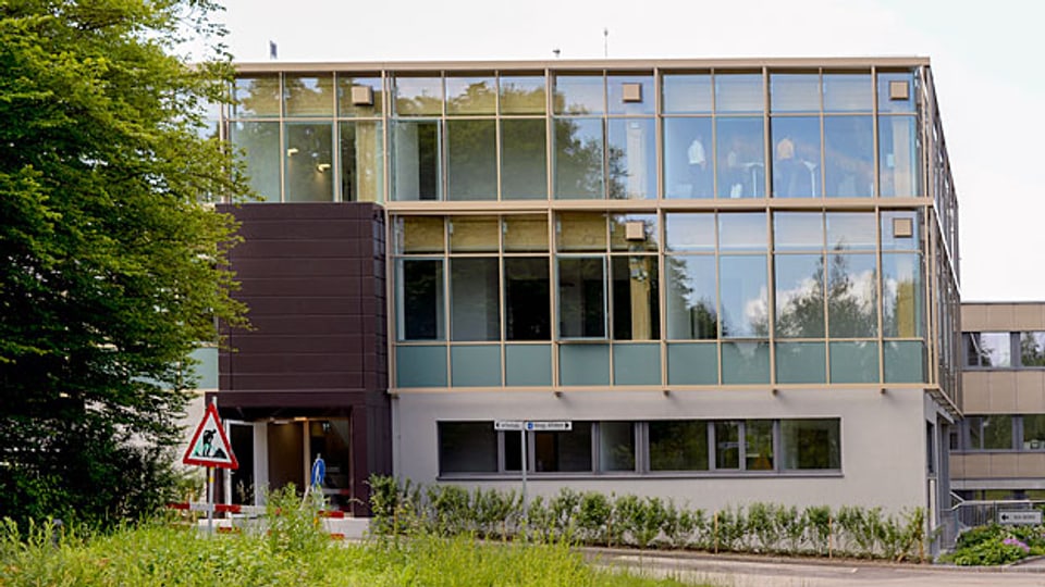Das «House of Natural Resources» auf dem Campus der ETH Zürich in Höngg. Bauen mit Laubholz benötigt wenig Material;  es ist zugleich hart und leicht und eignet sich daher besonders fürs Bauen in die Höhe.
