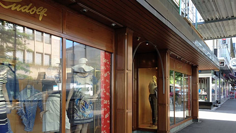 Das Modehaus Rudolf an der Hauptstrasse in Kreuzlingen ist ein Traditionsunternehmen. Seit über 150 Jahren wird hier Herren-und Damenmode verkauft. Seit der Aufhebung des Euro-Mindeskurses ist der Umsatz um 30 bis 40 Prozent zurückgegangen.