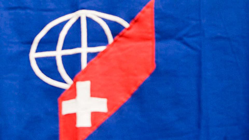  Noch nie hat ein Auslandschweizer oder eine Auslandschweizerin  den Sprung ins Schweizer Parlament geschafft. Bild: Die Fahne der Auslandschweizerorganisation ASO.