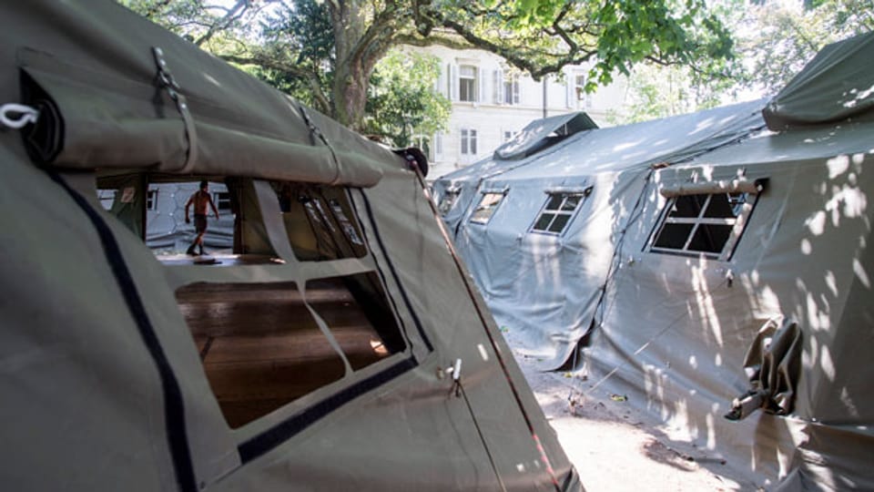 Elf Männer wohnen zurzeit in den Zelten, Platz hätte es für 60 Personen.
