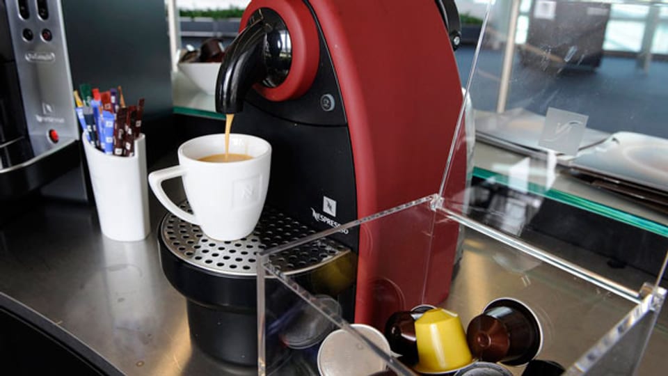 Das Geheimnis des Kapsel-Kaffees wird gut gehütet in den Fabriken der Nestlé-Tochter Nespresso in Avenches. Eine Kapsel kostet ca. 50 Rappen.