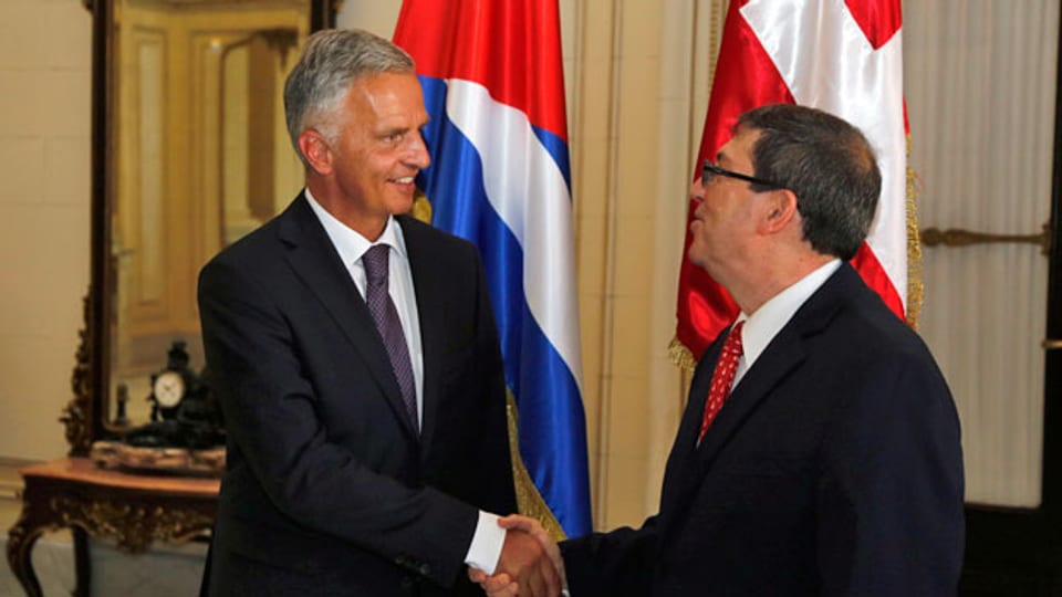 Der Schweizer Aussenminister Didier Burkhalter, trifft Kubas Aussenminister Bruno Rodriguez in Havanna.  Burkhalter besucht Kuba, anlässlich der Wiedereröffnung der US-Botschaft in Havanna.