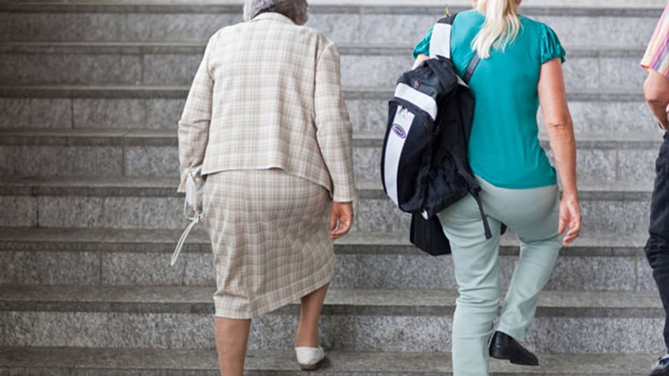 Das Rentenalter wird auch für Frauen von heute 64 auf 65 Jahre erhöht.