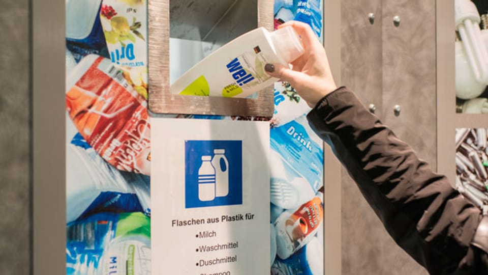 In der Schweiz wird um den Abfall gekämpft. Doch was ist ökologischer, was ökonomischer – verbrennen oder recyclieren?