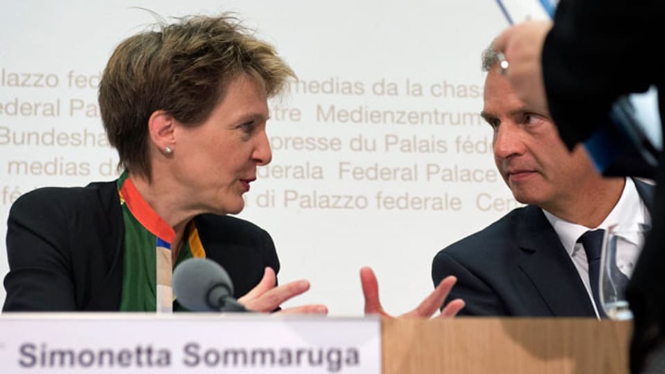 Bundespräsidentin Simonetta Sommaruga und Aussenminister Didier Burkhalter an der Bundesratsmedienkonferenz zum Thema Syrienflüchtlinge.