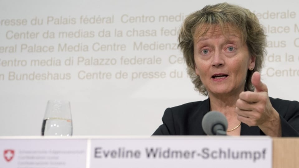 Finanzministerin Widmer-Schlumpf gibt in Bern ihren Rücktritt bekannt (28. Oktober 2015).