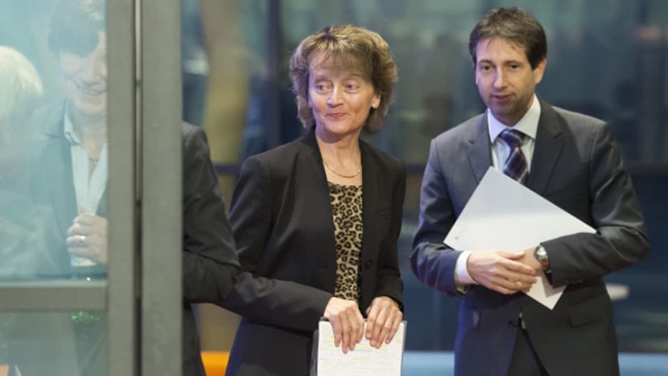 Gibt ihren Rücktritt bekannt: Eveline Widmer-Schlumpf (mit Bundesratssprecher André Simonazzi).
