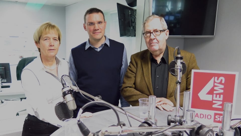 Im SRF4News-Studio von links nach rechts: Dora Andres, Georg Lutz, Hans Kaufmann.