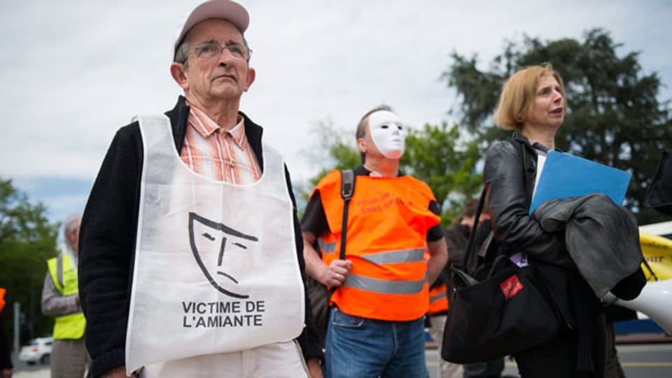Asbestopfer demonstrieren im Mai 2013 in Genf.