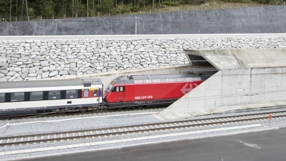Der Gotthard Basistunnel besteht aus zwei 57 km langen Einspurröhren. Er verbindet das Nordportal in Erstfeld mit dem Südportal in Bodio. Mit dem Bau der neuen Eisenbahn-Alpentransversale (NEAT) entsteht eine schnelle und leistungsfähige Bahnverbindung. Die neue Gotthardbahn ist eine Hochgeschwindigkeitsstrecke auf welcher Reisezüge mit Spitzengeschwindigkeiten bis zu 250 km/h werden verkehren können.
