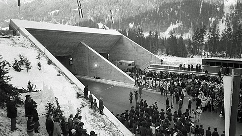 Der Arlberg-Strassentunnel verbindet die österreichischen Bundesländer Tirol und Vorarlberg; er ist zwei Jahre älter als der Gotthard-Tunnel. Archivbild von der Eröffnung 1978.