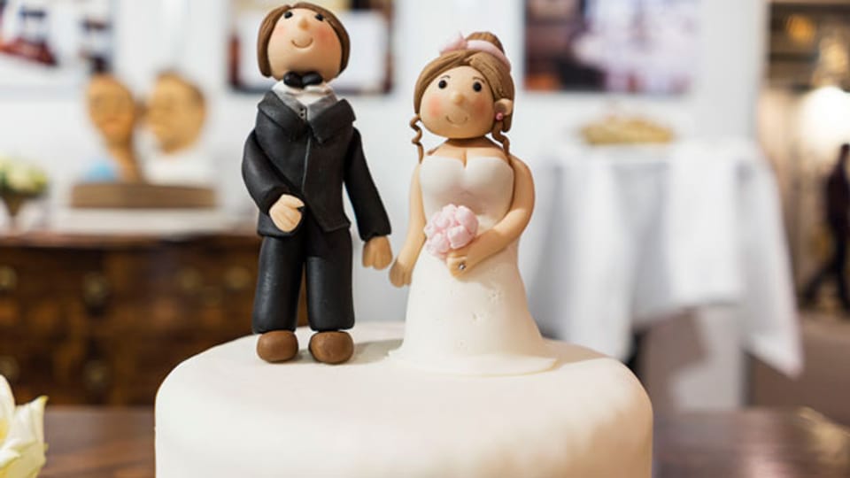 Die Initiative «Ehe und Familie – gegen die Heiratsstrafe» fordert, dass die Ehe gegenüber anderen Lebensformen nicht benachteiligt wird, insbesondere nicht bei den Steuern und den Sozialversicherungen.