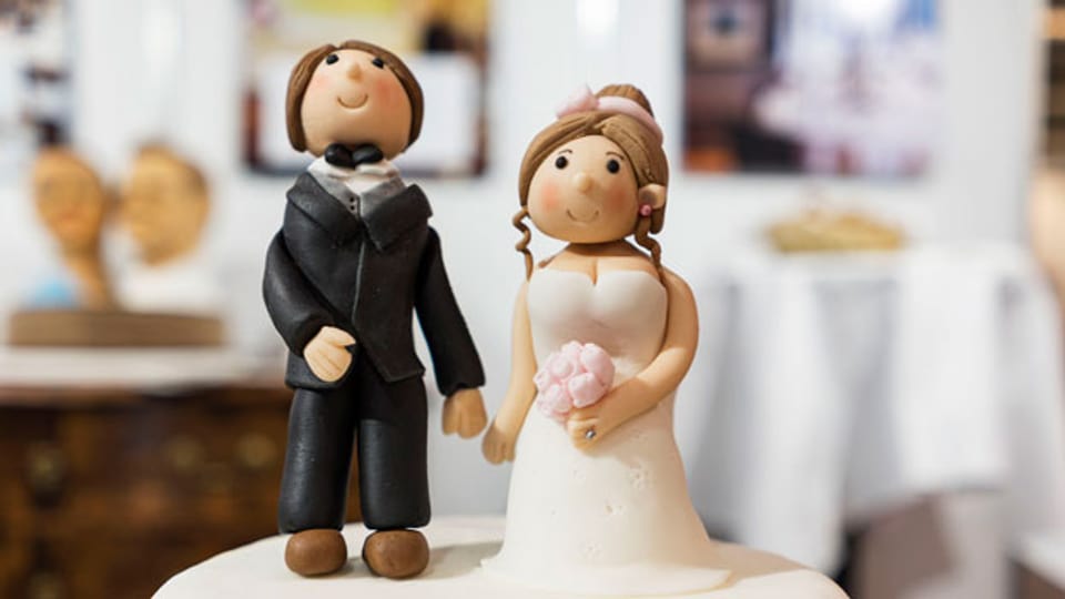 Die Initiative «Ehe und Familie – gegen die Heiratsstrafe» fordert, dass die Ehe gegenüber anderen Lebensformen nicht benachteiligt wird, insbesondere nicht bei den Steuern und den Sozialversicherungen.