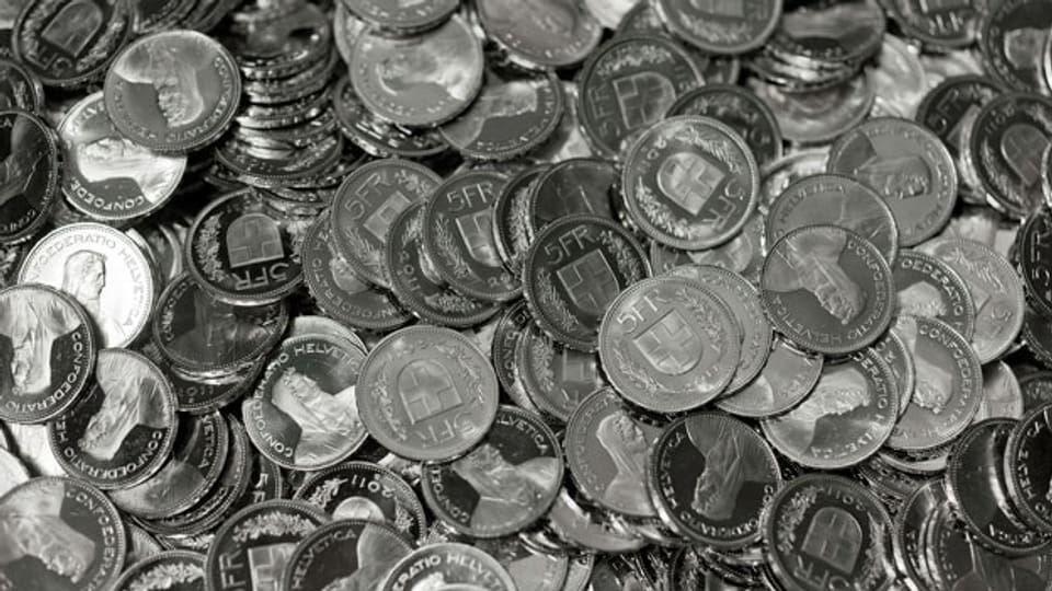 Wichtigste Aufgabe der Swissmint ist das Prägen der Schweizer Umlaufmünzen. Als nationales Kompetenzzentrum für das Münzwesen ist Swissmint auch zuständig für Echtheitsprüfungen und Expertisen erstellt.