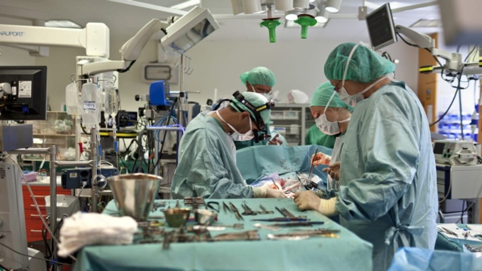 Ein Ärzteteam am Kinderspital Zürich während einer Operation.