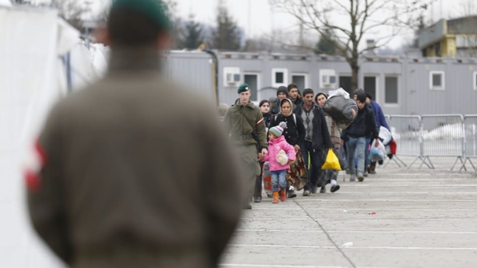 Österreich verschärft seine Grenzkontrollen an der Südgrenze.