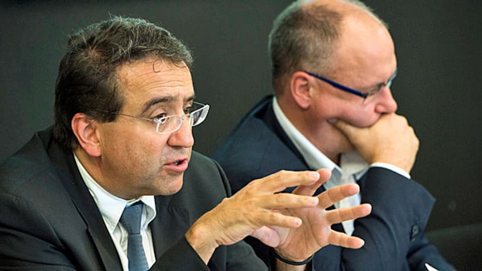 FDP-Finanzminister Pascal Broulis und SP-Politiker Pierre-Yves Maillard haben einen Pakt geschlossen: Für ausländische Firmen werden die Steuern nur geringfügig erhöht. Gleichzeitig erhalten die inländischen Betriebe eine substantielle Steuersenkung.