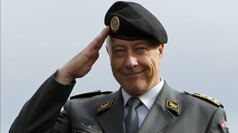 André Blattmann bleibt noch bis Ende 2016 Armeechef und steht dann noch weitere drei Monate seinem Nachfolger zur Verfügung. Das wirft Fragen auf.