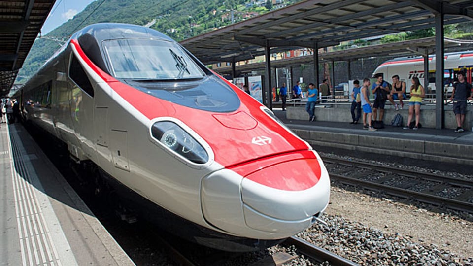 Pleiten, Pech und Pannen auf der Gotthard-Bahnstrecke sollen ein Ende haben. Die SBB investiert in den pannenanfälligen ETR610 Neigezug.