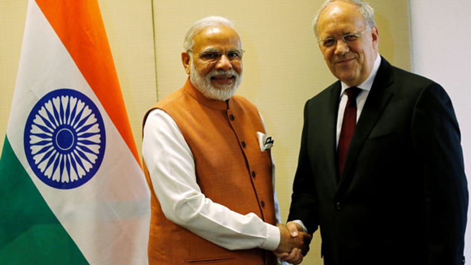 Der indische Premierminister Narendra Modi ist zu Gast in der Schweiz und wird von Bundespräsident Johann Schneier-Ammann in Genf begrüsst.