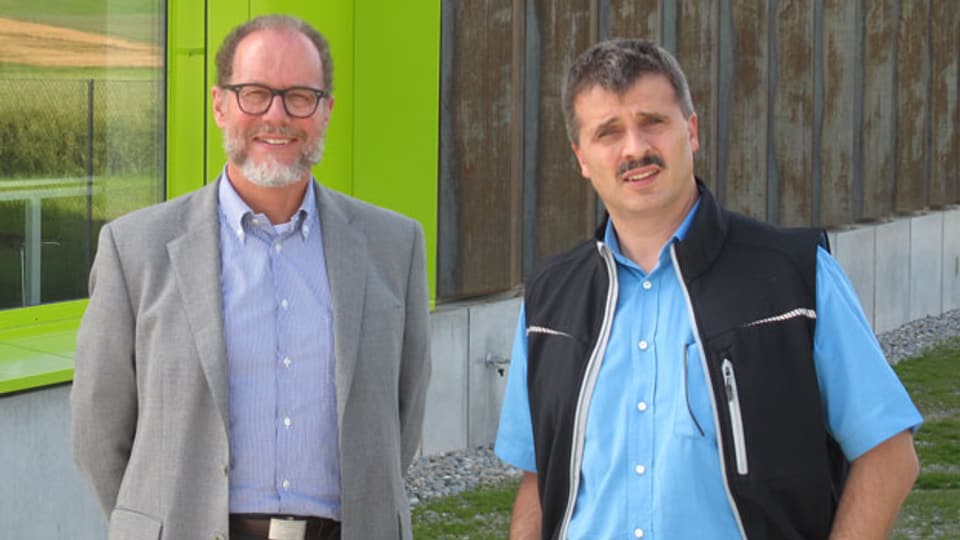 Urs Niederer, Direktor der Zentral- und Hochschulbibliothek Luzern (links) und Mike Märki, Geschäftsführer der neuen Speicherbibliothek).