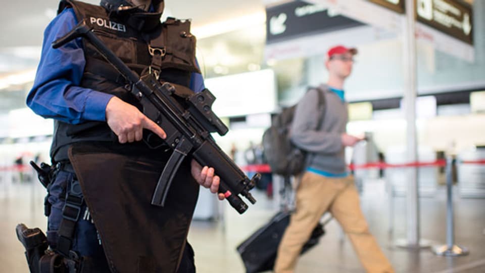 Terrorbekämpfung: In dringenden Fällen möchte der Bund Verdächtigen die Reisepapiere präventiv entziehen.