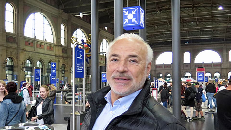 Ronnie Bernheim im Hauptbahnhof Zürich.