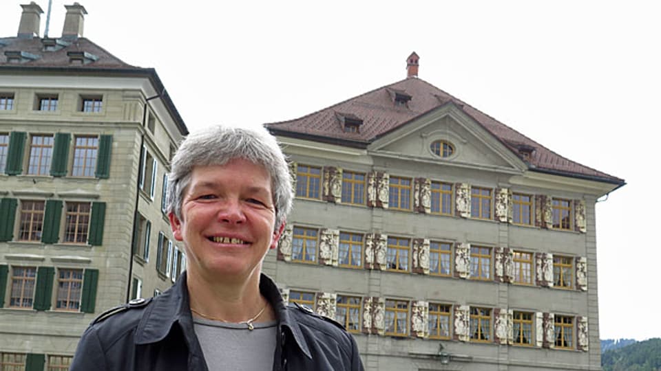 Extra aus Frankreich zurückgekehrt, um das Gemeindepräsidium zu übernehmen: Dorothea Altherr vor dem Gemeindehaus in Trogen.