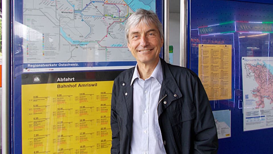 Jürg Brühlmann, Leiter der Pädagogischen Arbeitsstelle des Dachverbands der Lehrerinnen und Lehrer in der Schweiz LCH am Bahnhof Amriswil.